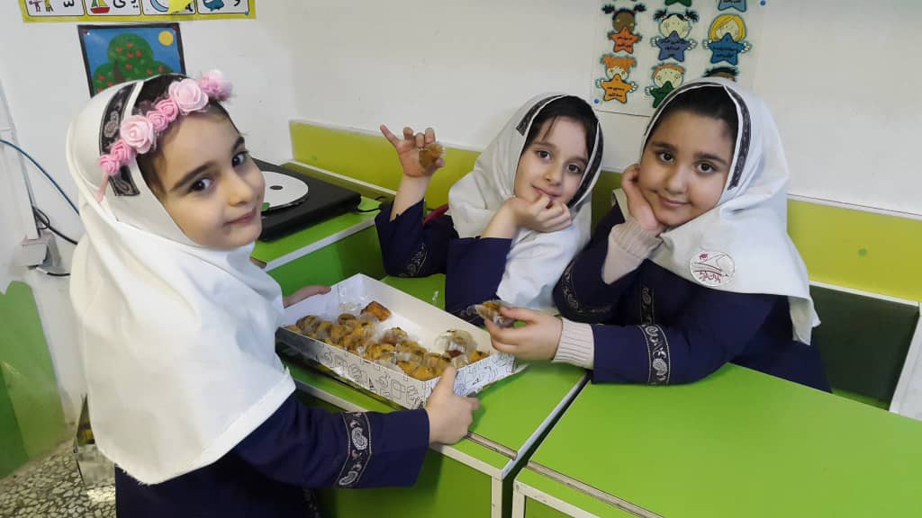 جشن اشم آوینا بامشاد در پایه اول دبستان باران اندیشه